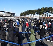 하루 사망자 100명도 시간문제.. '밤 9시 영업 제한' 부활하나