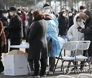 매서운 바람에도 줄어들지 않는 검사행렬