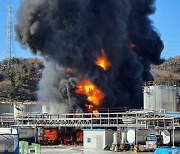 여수산단 화학공장서 폭발+화재..3명 사망