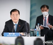 한일외교장관 첫 대면 '우호적 분위기'..CPTPP 가입 日 협력할까