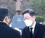 이재명, 청암 박태준 10주기 추모제 참석