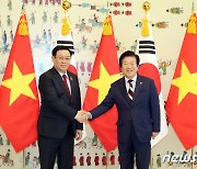 박병석 의장, 베트남 의장과 회담..'외교관계 격상·경협 확대 공감'