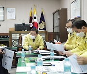 박범계, '집단감염' 홍성교도소 현장점검.."국민에 죄송"