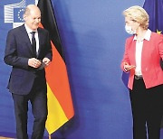 '메르켈 공백 없게'.. 獨 숄츠, 취임하자마자 美-佛-EU 접촉
