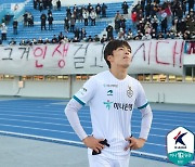 강원 볼보이 논란에 축구 팬들도 '시끌시끌'.. 연맹 "해당 사안 검토할 것"