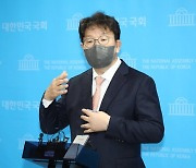 "지지자 아내 성희롱" 주장..권성동 "사실 아냐, 법적조치"