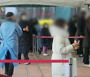 의료계 "일상회복 멈춰 달라".."병상 확보돼도 의료 인력 없어"