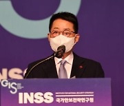 박지원 국정원장 "美, 담대하게 백신 주면 北 대화 나올 수도"