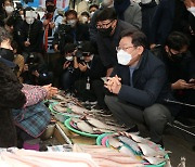 역사평가까지 냉탕온탕..도마 오른 이재명의 실용주의