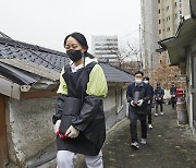 넥센타이어 임직원, 난방 취약계층에 연탄 배달 봉사