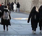 전교생 중 희망자 10명 뿐.. '찾아가는 접종' 외면 받는 학교 현장