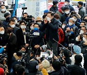 [사설] 때와 장소에 따라 말 바꾸는 李 후보, 지도자 자격 있나