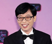 유재석 측 "코로나19 확진..예정된 스케줄 모두 취소" [전문]