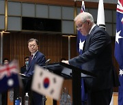 文 "北中도 종전선언 찬성"..호주 총리 "한반도 자유는 타협 안돼"