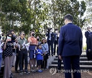 교민들에 인사하는 문재인 대통령