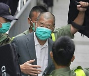 홍콩 폐간 반중매체 사주, 징역 13개월 추가 선고