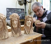 MIDEAST PALESTINIANS CHRISTMAS SCULPTURES