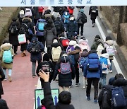 서울 일주일 학생 확진자 2000명 돌파..교실은 절반 비어