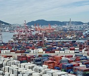 S. Korea's exports hit new annual record high in 2021