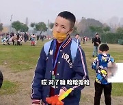 [여기는 중국]자폐 아들을 위해 10년째 장난감 행상중인 아버지