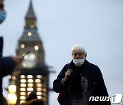 英 8만명 육박 역대 최다 확진..오미크론, 런던 전체 60% 차지