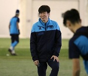 "많은 걸 배웠다".. 박지성, QPR U-16팀 훈련에 나타난 이유는?