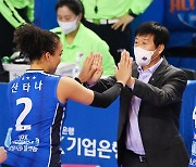 '버럭' 김호철, '8연승' 한국도로공사 상대 사령탑 부임 첫승 장식할까