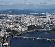 오를대로 오른 집값, 상승세 '주춤'..내년엔 꺾일까 [키워드로 보는 2021 경제 ③]