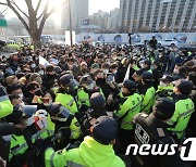 '집회 인원 제한'에 자영업자들 항의