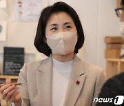 이낙연 등판 직전 '부인 채널' 움직였다..김혜경 '꽃바구니 내조' 역할