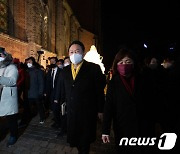 윤석열 대선 후보 '성탄절 미사 참석 위해'