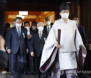 일본 여야 의원들, 2년 2개월 만에 야스쿠니 집단 참배