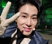 유노윤호, 4개월만 SNS 컴백→환한 미소로 새해인사 [리포트:컷]