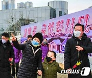 새해 맞이한 북한 평양..'새해 축하합니다'