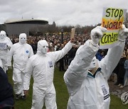 Virus Outbreak Netherlands Protest