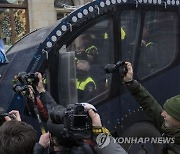 Virus Outbreak Netherlands Protest