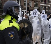 Virus Outbreak Netherlands Protest