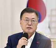 [전문]文대통령 신년사 "2022년 위기극복 정상화의 원년"