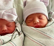 15분 차이로 2021년과 2022년..출생년도 다른 美 쌍둥이 탄생