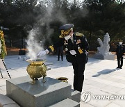 분향하는 이흥교 소방청장