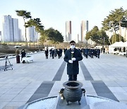 정하영 김포시장, 현충탑 참배로 첫 공식일정 시작