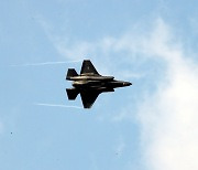 [속보]공군 F-35A, 훈련중 비상착륙.."랜딩기어 이상"