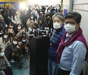 반중 매체 줄폐간 홍콩, 이번엔 "정부 비판 '가짜뉴스' 법으로 단속"