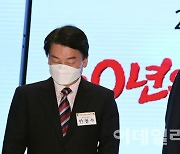 [포토]'중소기업인 신년 인사회'에서 만난 윤석열-안철수