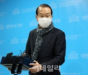 [포토]국민의힘 선대본부장 맡은 권영세 "독배 자리 아냐..정상 오를 것"