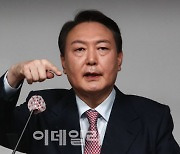 尹 '청년 간담회' 논란에..행사 주도 박성중 의원 선대위 사퇴
