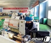 북한 "주요 전구들서 혁신 소식 전해져"..평양무궤도전차공장