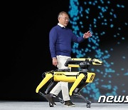 [CES2022]'스팟'과 함께하는 정의선 회장