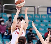 [ST포토] 이소희, '수비 위로 점프 슛'