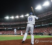 MLB 내셔널리그도 지명 타자 도입할 듯..투수 타격 이제 못보나